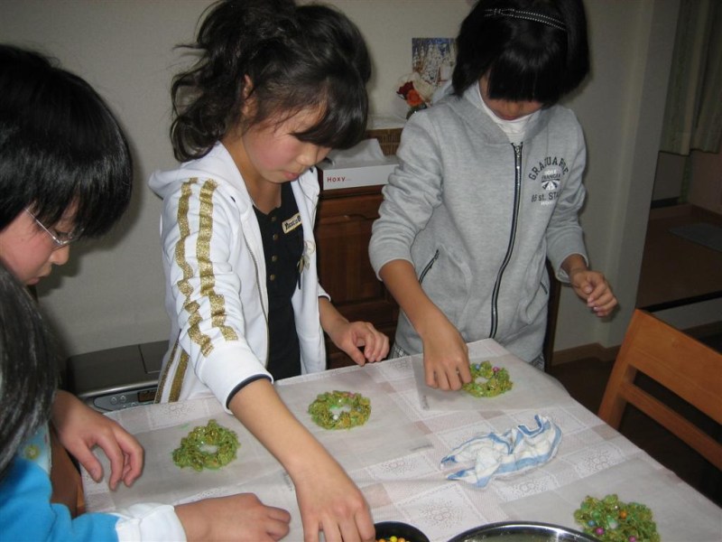 Kids Making Wreaths